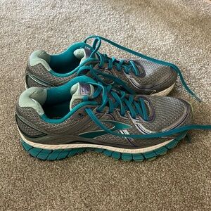 Womens Brooks GTS 16 Running Shoes